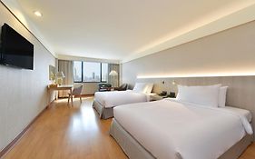 โรงแรมทวินทาวเวอร์